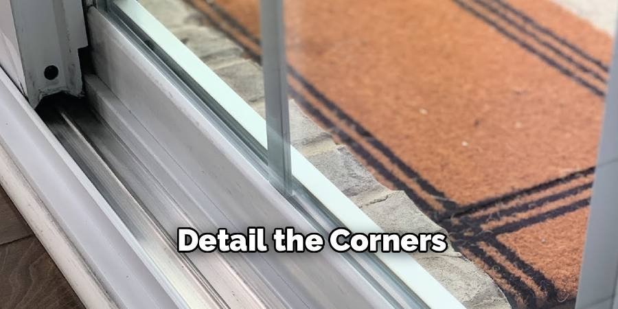 Detail the Corners