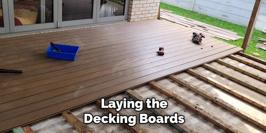 Laying the
Decking Boards