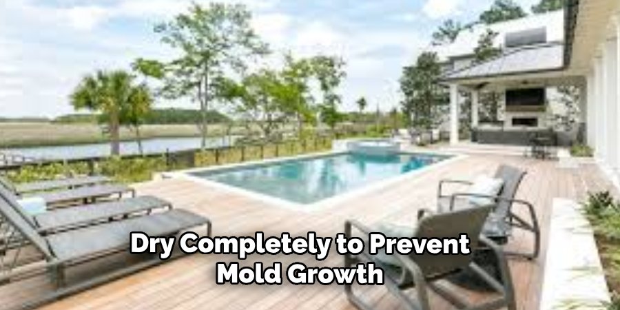 Dry Completely to Prevent
Mold Growth