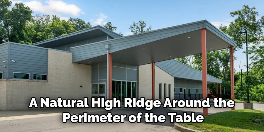 A Natural High Ridge Around the
Perimeter of the Table