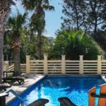 How to Arrange Patio Furniture Around a Pool