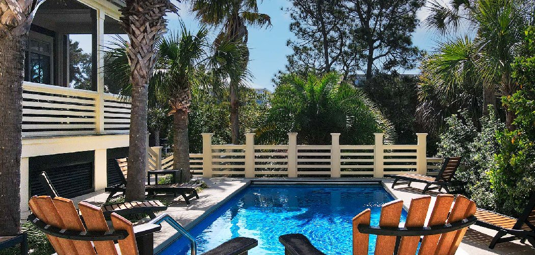 How to Arrange Patio Furniture Around a Pool