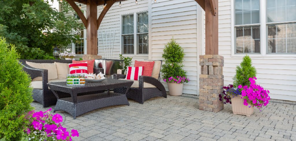 How to Cover Dirt in Backyard for Party