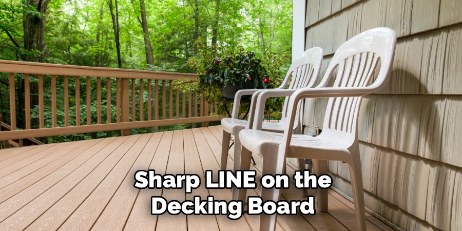Sharp LINE on the
Decking Board